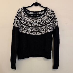 American Eagle Outfitters Black and White Crew Neck Sweater